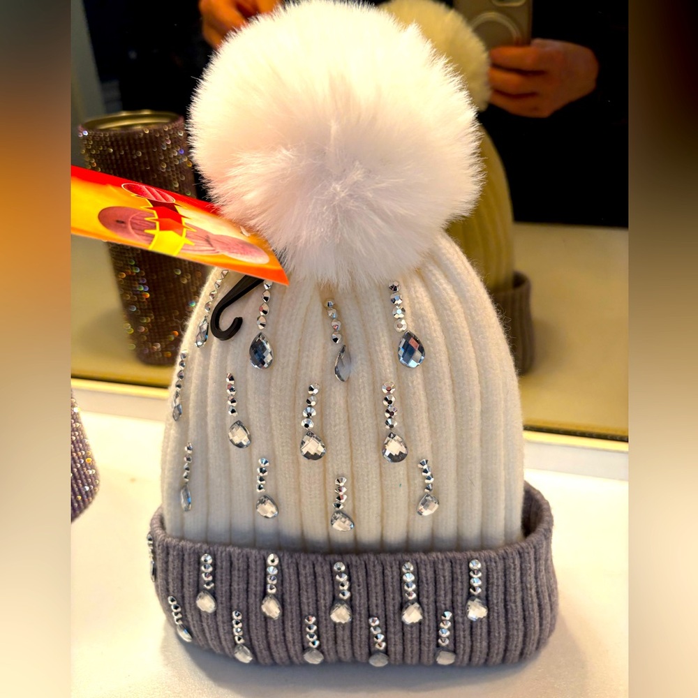Beautiful white winter hat with Jewels!